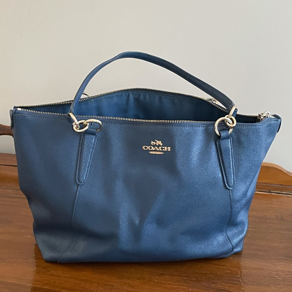 Navy Couch Zippered Tote